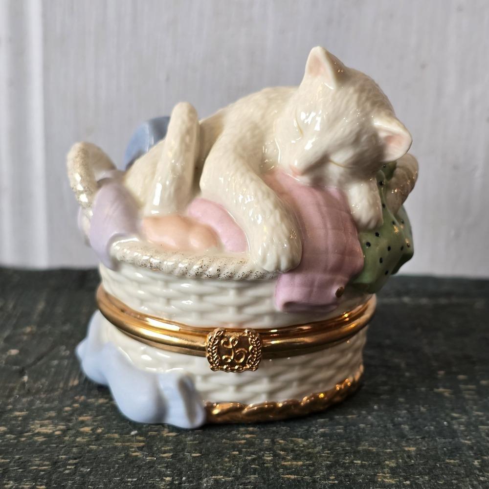 Lenox Treasure Box Fresh and Fluffy Cat Nap 24K Gold Trim Fine China Trinket Box